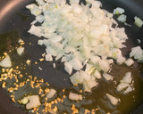 Foto del paso 1 de la receta: Risotto de salmón y espárragos con su caldo a mi manera