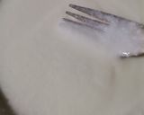 A picture of step 3 of Meethi dahi phulki.