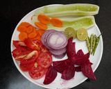 मिक्स वेजिटेबल सलाद (Mix vegetable salad recipe in hindi) रेसिपी चरण 2 फोटो