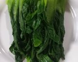 Foto langkah ke 4 dari resep Tumis Pakcoy Wortel Sosis.