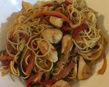 Foto del paso 8 de la receta Noodles de huevo con verduras y pollo