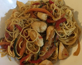 Foto del paso 8 de la receta: Noodles de huevo con verduras y pollo