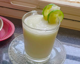 A picture of step 3 of Maskmelon+Cucumber juice.