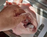 Hình bước làm 1 của món Bắp giò heo rút xương chiên giòn