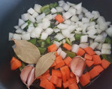 Foto del paso 2 de la receta: Estofado de patata 🥔🥕 y calamarcitos