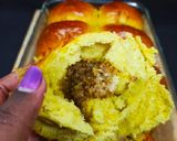 A picture of step 4 of Minced meat and cheese stuffed buns.
