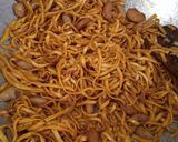 Foto langkah ke 3 dari resep 79. Mie goreng Baso Sosis🍝.