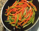 Foto del paso 7 de la receta: Salmón en arroz verde con verduras salteadas