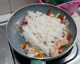 Foto langkah ke 3 dari resep Nasi Goreng Seafood.