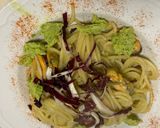 Foto del passaggio 5 della ricetta Spaghetti in padella 50 crema di cavoletti di Bruxelles cozze e radicchio rosso