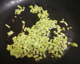 Foto del paso 1 de la receta: Habas esparragadas con huevo cuajado