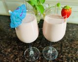A picture of step 6 of Strawberry Shake with Dates(Restaurant Style).