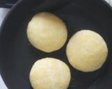 Foto langkah ke 5 dari resep English Muffin - No oven, less egg. Vegetarian friendly.