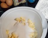 Foto del paso 1 de la receta: Galletitas de limón con chips de chocolate y maicenitas