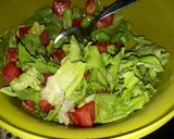 Foto del paso 4 de la receta: Ensalada de lechuga y tomate