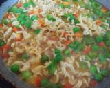 A picture of step 2 of Maggi Cabbage Patra.