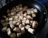 Foto del paso 1 de la receta: Cubos de berenjena en salsa y salteado de col..