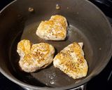 A picture of step 3 of Spinach & Mozzarella Chicken.
