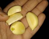 A picture of step 3 of Green chatni/Dhanya chatni.