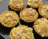 Foto langkah ke 8 dari resep Pie vla vanila almond slice.