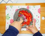 Foto langkah ke 4 dari resep Sambal Mangga Asam Manis Pedas 🥭🌶️ | Super Nikmat!.