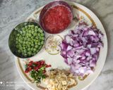 A picture of step 1 of Matar paneer burji.