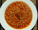 A picture of step 6 of Lahori Choley🍲😋.