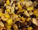 Foto del paso 2 de la receta: 4.🍗Pollo con piña y ciruelas🍍