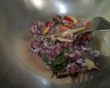 Foto langkah ke 2 dari resep Sayur Daun Singkong bumbu Kuning.