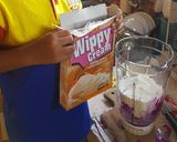 Foto langkah ke 2 dari resep Buah Naga Ice Cream homemade.