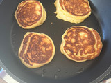 Blinis con pepino y salsa especial