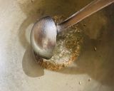 A picture of step 1 of Masala oats.