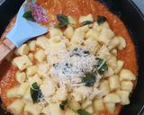 Gnocchi (kopytka) w sosie paprykowym okraszone okruchami krok przepisu 7 zdjęcie