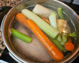 Foto del paso 1 de la receta: Caldo con cosas