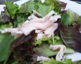 Foto del paso 2 de la receta: Ensalada con fresas, papaya, quesos roquefort y emmental🧀🧀