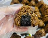 Hình bước làm 7 của món Cơm nắm sốt choco