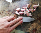 Foto del paso 1 de la receta: Alitas y muslitos al ajillo