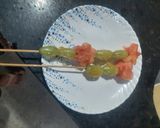 A picture of step 4 of Watermelon and grapes tenghulu.