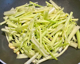 醬燒豆干炒芹菜 / 家常菜的食譜步驟3照片