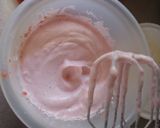 Foto del paso 3 de la receta: Falsa mousse de frutilla🍓 o "merengue de frutilla"