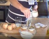 A picture of step 1 of Pissaladier.