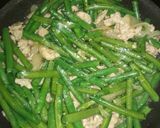 Foto langkah ke 2 dari resep Baby Buncis Cah Ayam.