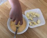 Hình bước làm 2 của món Trứng omelette với táo