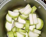 Gambar langkah 1 resipi Sayur labu air masak pedas.