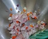 Foto langkah ke 4 dari resep Tumis jamur ayam cincang.