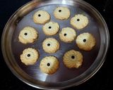 A picture of step 6 of Flower-Butter Cookies.
