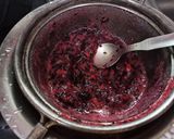 A picture of step 2 of Strawberry Grapes juice.
