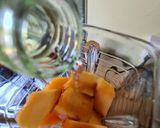 Foto del paso 2 de la receta: Agua de melón con miel de Yucatán y agua de azahar