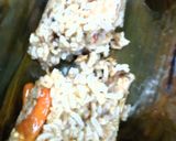 Foto langkah ke 5 dari resep Nasi bakar ayam suwir, bandeng, teri dan kemangi.