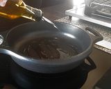 Foto del paso 4 de la receta: Escalopines de ternera en salsa de cebolla